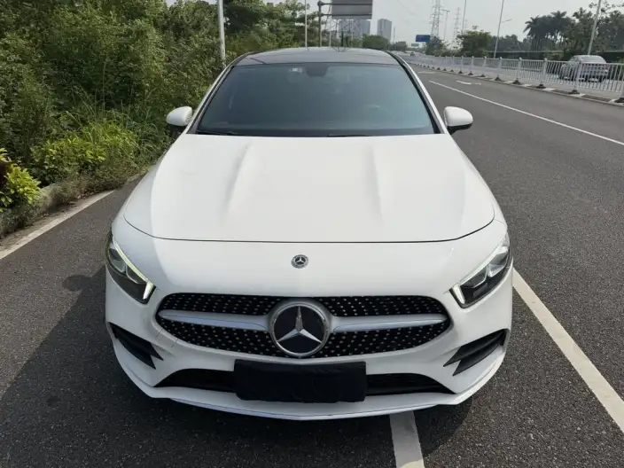 Mercedes-Benz A-class 2020 Model A 200 L Sports sedan – фото 2