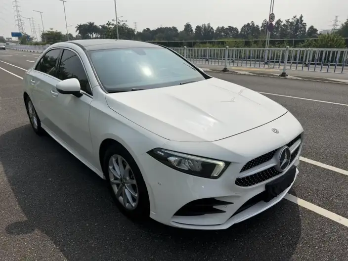Mercedes-Benz A-class 2020 Model A 200 L Sports sedan – фото 3