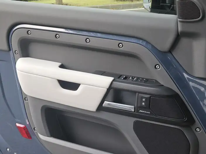 Land Rover Defender 2025 Model 90 3.0T P400 X-Dynamic HSE – фото 11