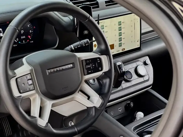 Land Rover Defender 2024 Model 110 3.0T P400 XS – фото 8