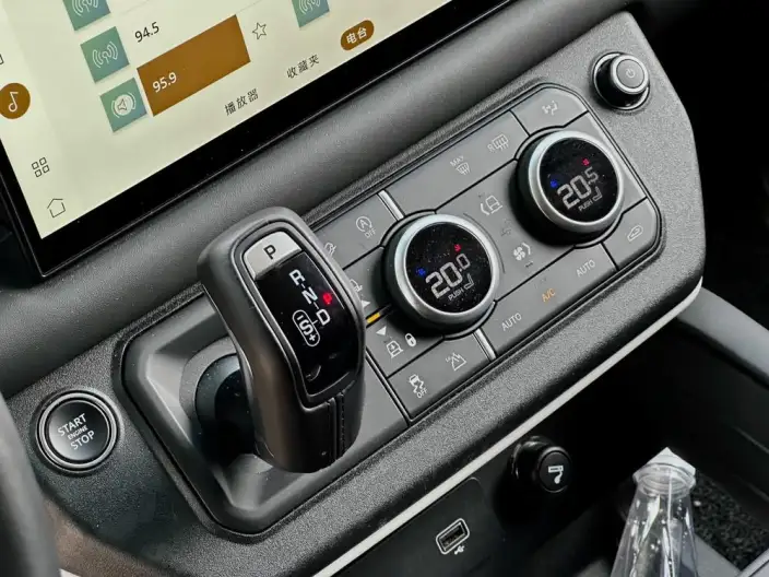 Land Rover Defender 2024 Model 110 3.0T P400 XS – фото 9