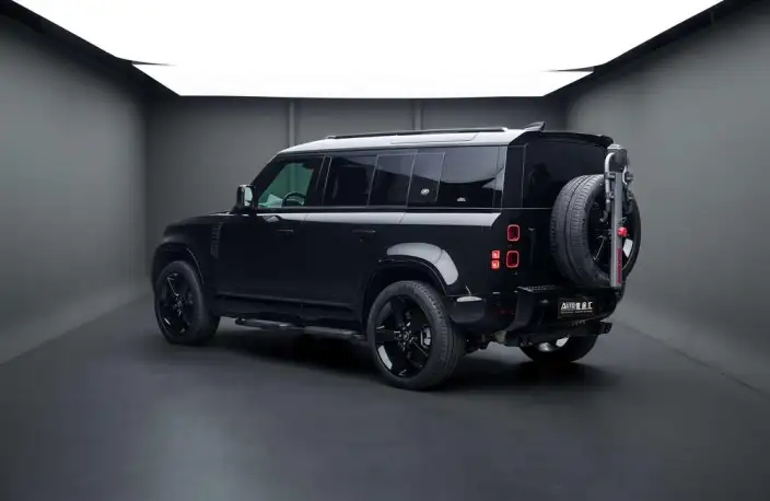 Land Rover Defender 2024 Model 110 3.0T P400 X-Dynamic HSE – фото 4