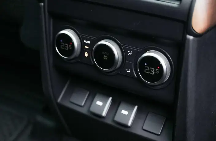 Land Rover Defender 2024 Model 110 3.0T P400 X-Dynamic HSE – фото 16