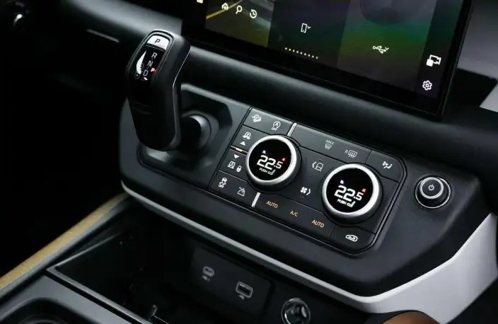 Land Rover Defender 2024 Model 110 3.0T P400 X-Dynamic HSE – фото 17