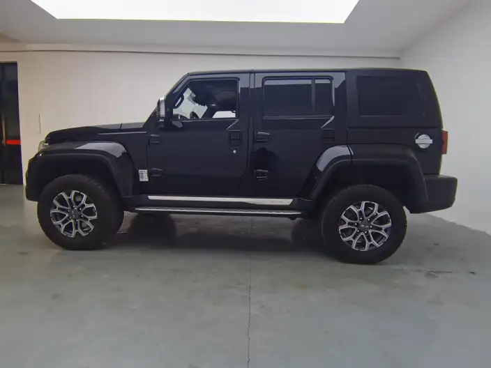 BAIC BJ40 2023 Model 2.0T Automatic 4WD City Hunter Edition Warrior Model – фото 4