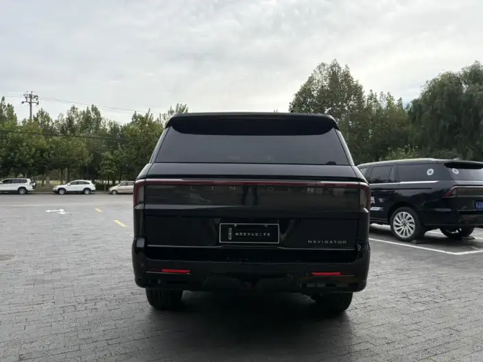 Lincoln Navigator 2025 Model 3.5T President Edition