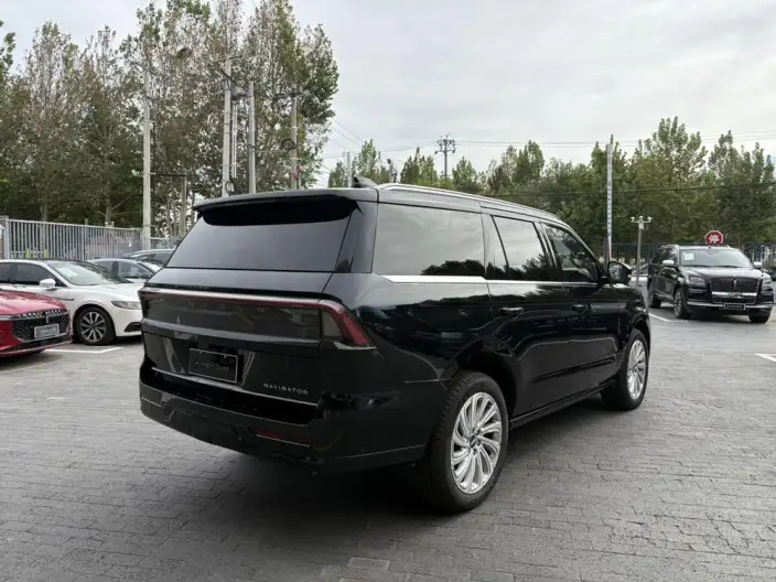 Lincoln Navigator 2025 Model 3.5T President Edition