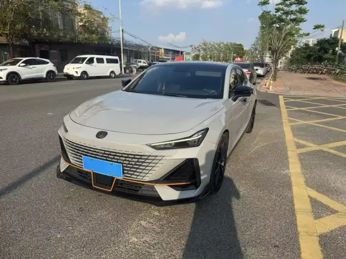Changan UNI-V 2022 Model 1.5T Sports Edition – фото 1
