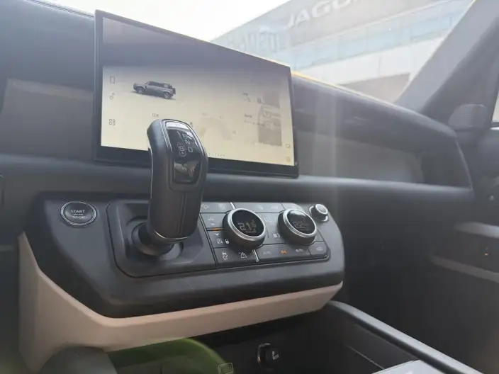 Land Rover Defender 2023 Model Facelift 110 P400 X-Dynamic HSE – фото 8