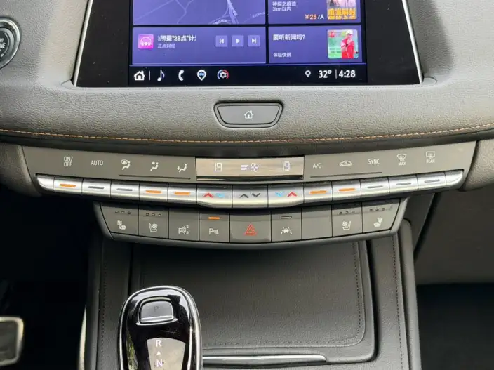 Cadillac XT4 2022 Model 28T 4WD Noble Model – фото 14