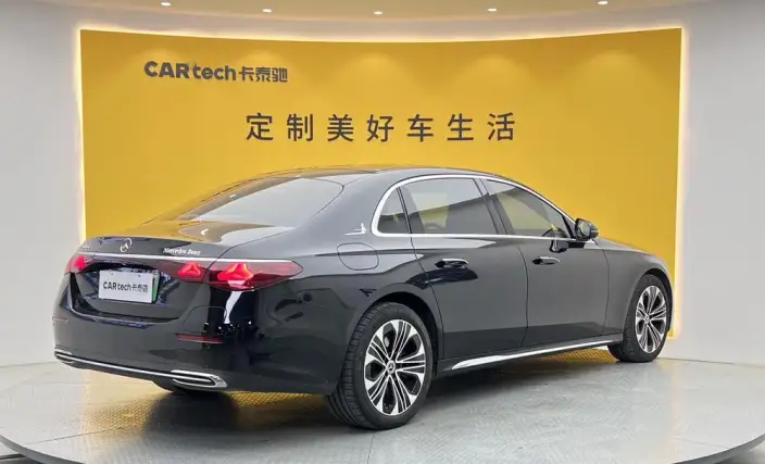 Mercedes-Benz E-Class PHEV 2024 Model E 350 e L sedan – фото 4
