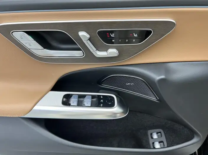 Mercedes-Benz E-Class PHEV 2024 Model E 350 e L sedan – фото 5