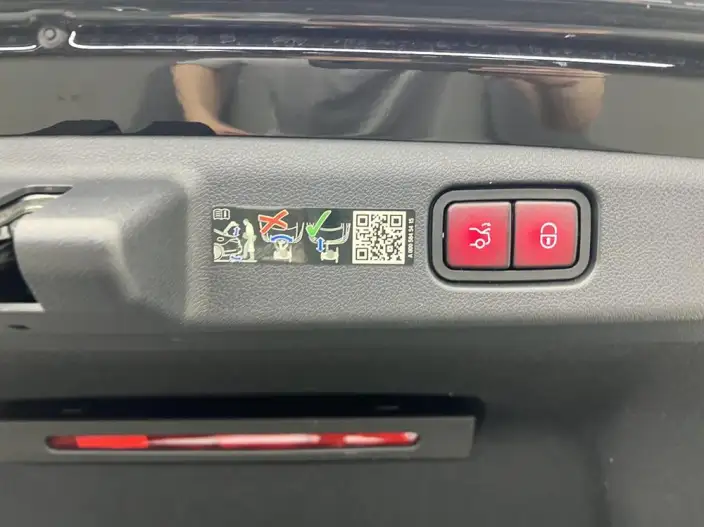 Mercedes-Benz E-Class PHEV 2024 Model E 350 e L sedan – фото 25