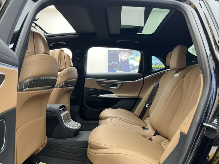 Mercedes-Benz E-Class PHEV 2024 Model E 350 e L sedan – фото 36