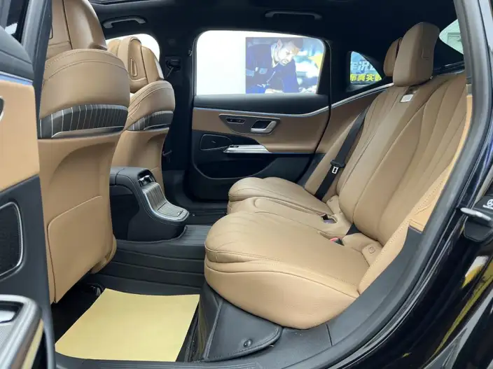 Mercedes-Benz E-Class PHEV 2024 Model E 350 e L sedan – фото 38