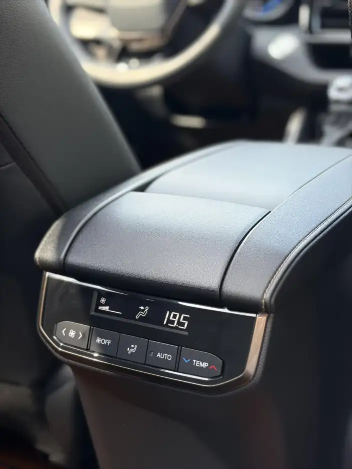 Toyota Highlander 2022 Model Hybrid 2.5L 4WD Knight Edition 7 seat – фото 8