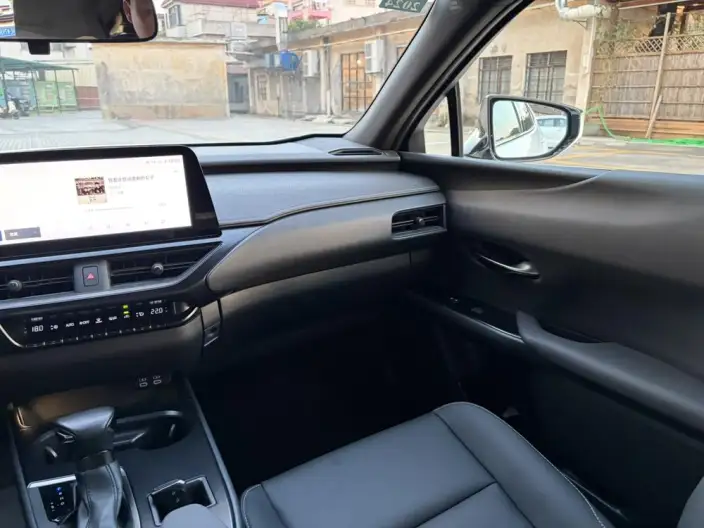 Lexus UX 2022 Model 260h Tan · Cool Edition – фото 7