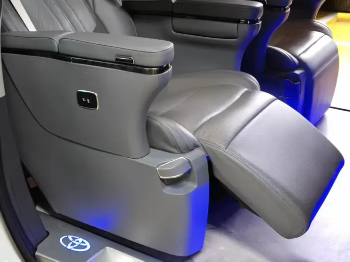 Granvia 2023 Model Intelligent Hybrid 2.5L Deluxe Edition – фото 11