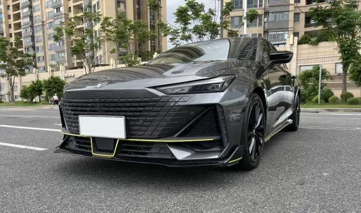 Changan UNI-V 2022 Model 1.5T Sports Edition – фото 1