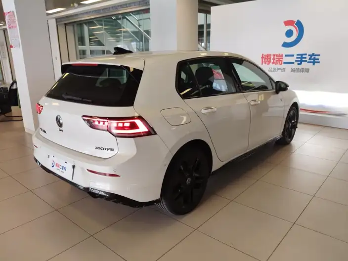 Volkswagen Golf 2025 Model 300TSI R-Line – фото 6