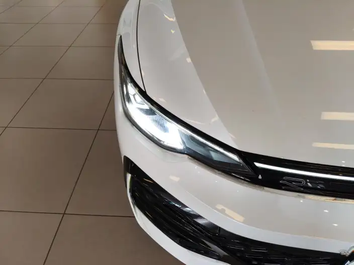 Volkswagen Golf 2025 Model 300TSI R-Line – фото 7