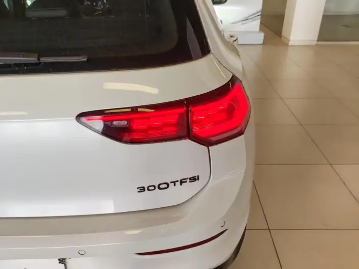 Volkswagen Golf 2025 Model 300TSI R-Line – фото 8