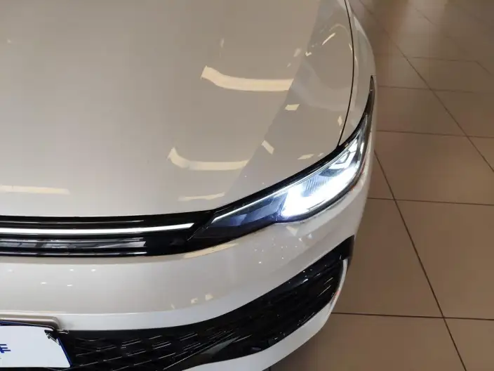 Volkswagen Golf 2025 Model 300TSI R-Line – фото 9