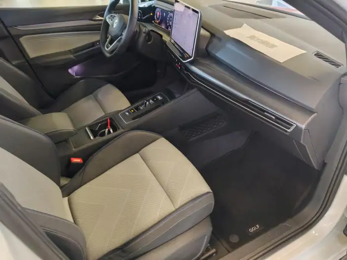 Volkswagen Golf 2025 Model 300TSI R-Line – фото 15