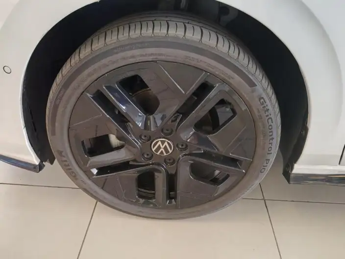 Volkswagen Golf 2025 Model 300TSI R-Line – фото 18