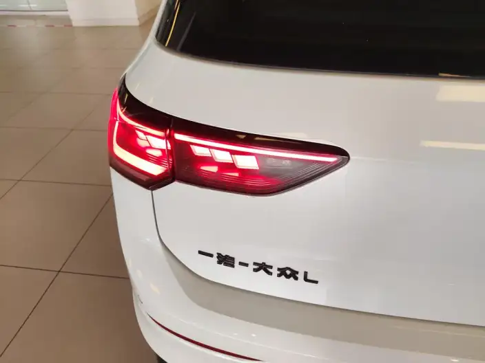 Volkswagen Golf 2025 Model 300TSI R-Line – фото 21