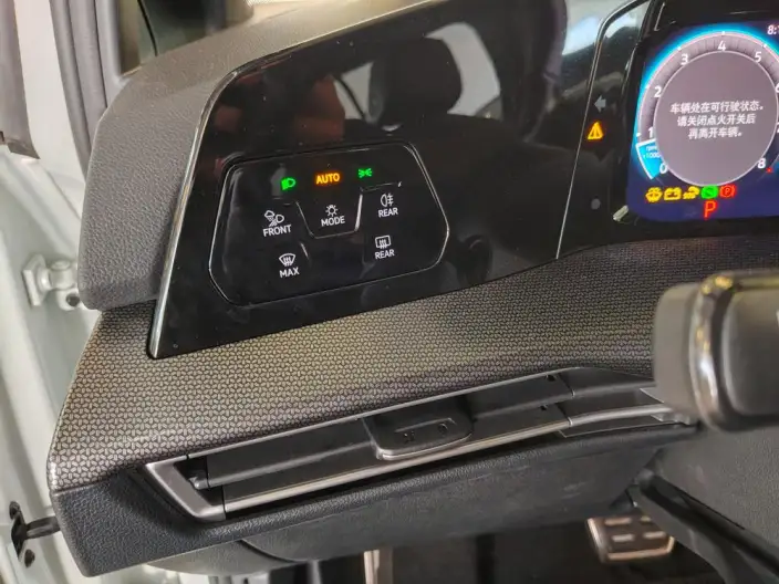 Volkswagen Golf 2025 Model 300TSI R-Line – фото 27