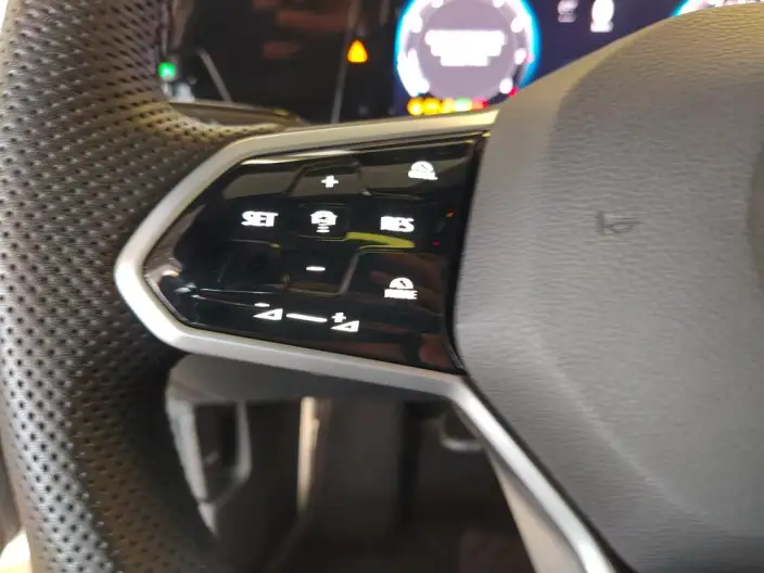 Volkswagen Golf 2025 Model 300TSI R-Line – фото 29