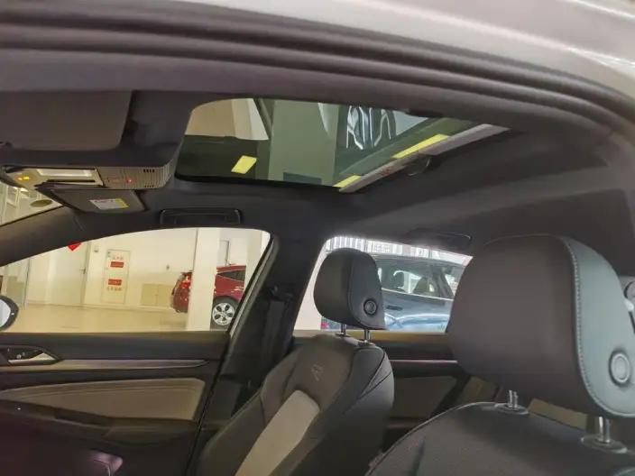 Volkswagen Golf 2025 Model 300TSI R-Line – фото 34
