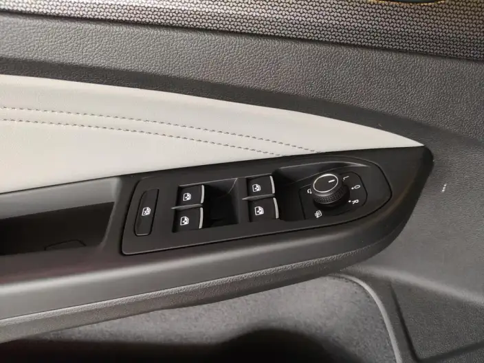Volkswagen Golf 2025 Model 300TSI R-Line – фото 35