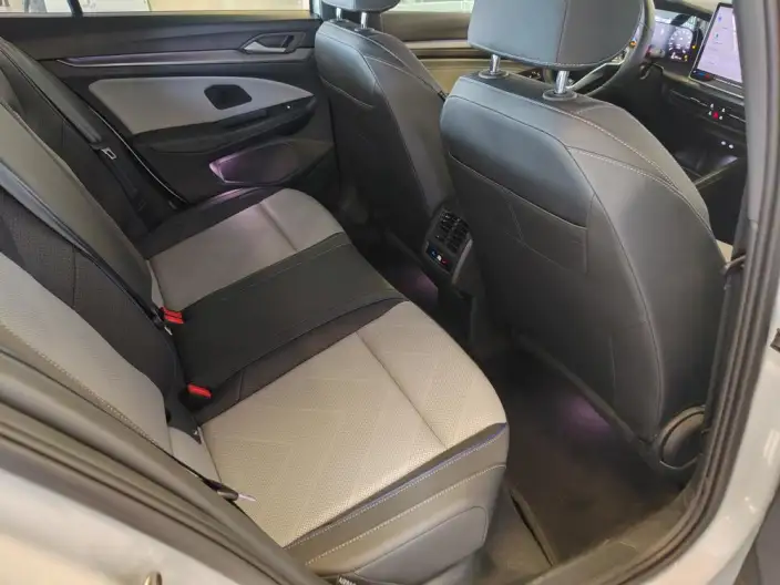 Volkswagen Golf 2025 Model 300TSI R-Line – фото 36