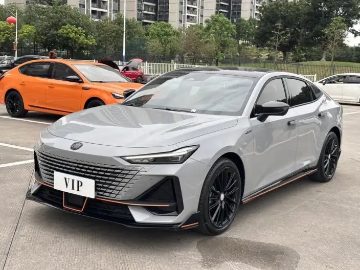 Changan UNI-V 2023 Model 1.5T Sports Edition – фото 1