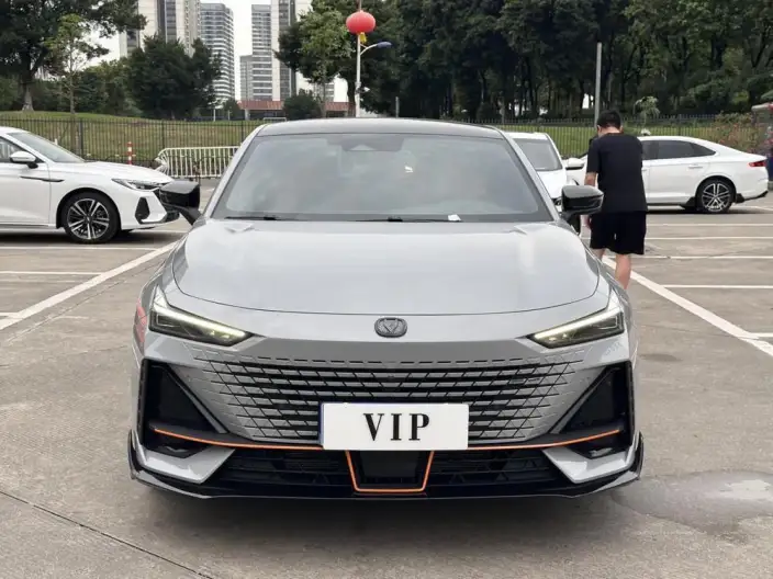 Changan UNI-V 2023 Model 1.5T Sports Edition – фото 2