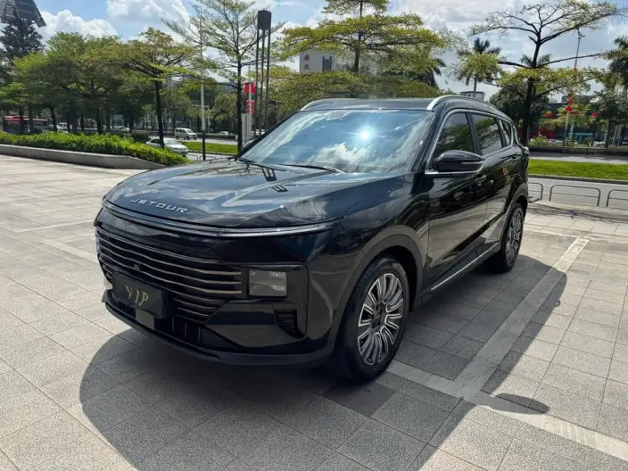 Jetour X70 PLUS 2025 Model 1.5T 6DCT Deluxe Edition 7 seat – фото 1