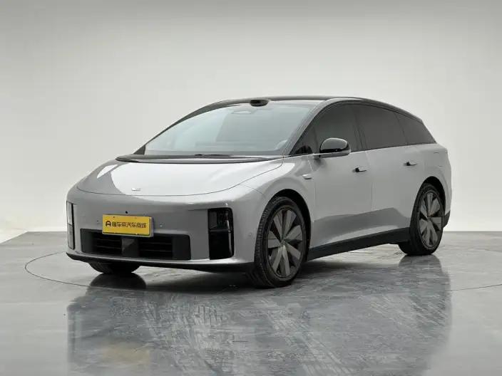 Li Auto i6 2025 Model 4WD Standard Edition – фото 1
