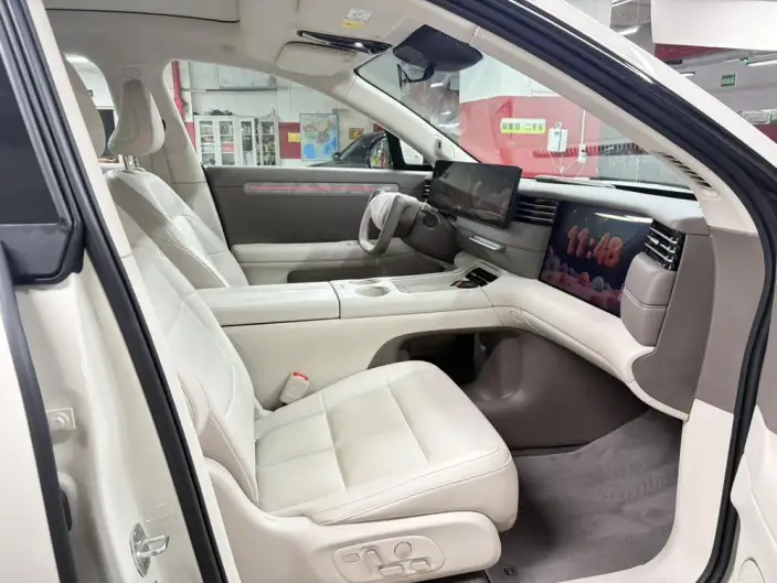 IM LS6 2026 Model EV Max – фото 8