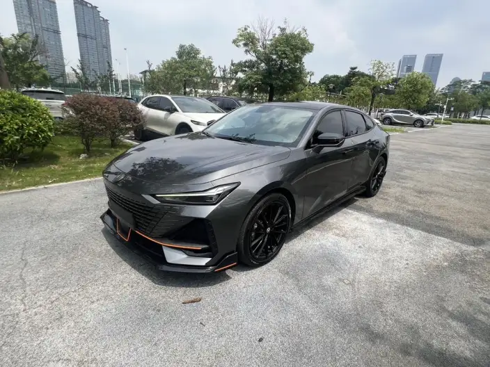 Changan UNI-V 2022 Model 1.5T Smart Pilot Model – фото 1