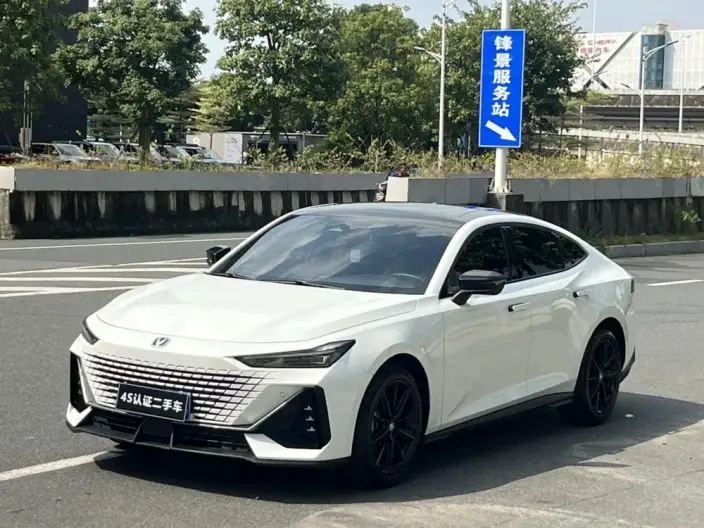 Changan UNI-V 2022 Model 1.5T Noble Model – фото 1