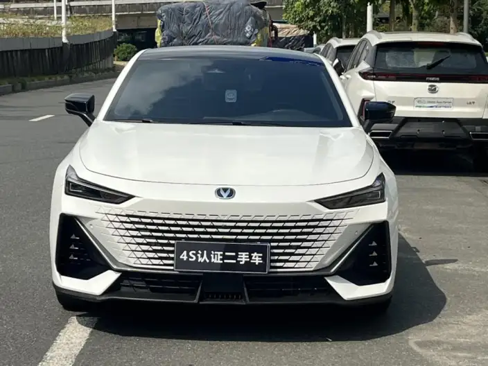 Changan UNI-V 2022 Model 1.5T Noble Model – фото 2