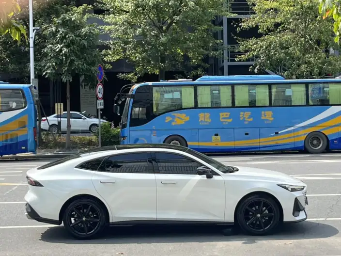 Changan UNI-V 2022 Model 1.5T Noble Model – фото 8