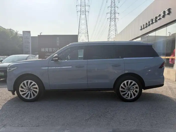 Lincoln Navigator 2025 Model 3.5T President Edition – фото 3