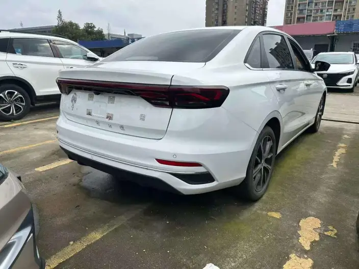 Geely Emgrand 2023 Model No. 4 Gen Champion Edition 1.5L CVT Luxury Model – фото 5