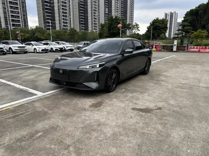 Changan Yida 2023 Model 1.5T GDI Automatic Noble Model – фото 1