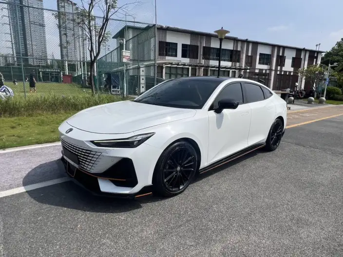 Changan UNI-V 2023 Model 1.5T Sports Edition – фото 1