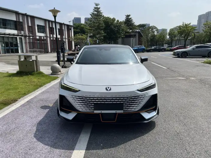Changan UNI-V 2023 Model 1.5T Sports Edition – фото 2