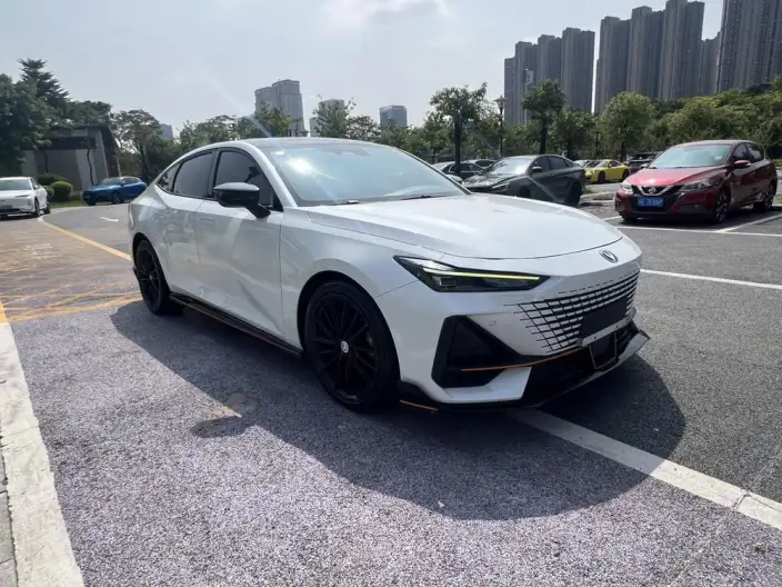 Changan UNI-V 2023 Model 1.5T Sports Edition – фото 3